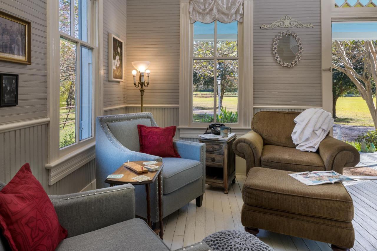 Maison D'Memoire Bed & Breakfast Cottages Rayne 외부 사진