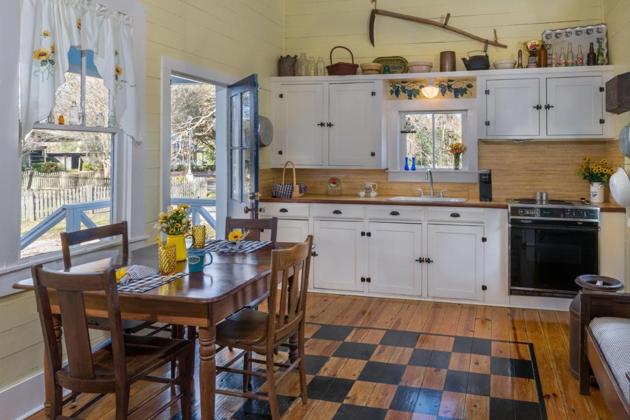 Maison D'Memoire Bed & Breakfast Cottages Rayne 외부 사진