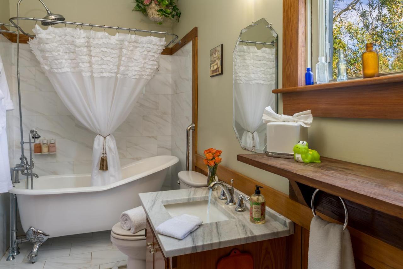 Maison D'Memoire Bed & Breakfast Cottages Rayne 외부 사진