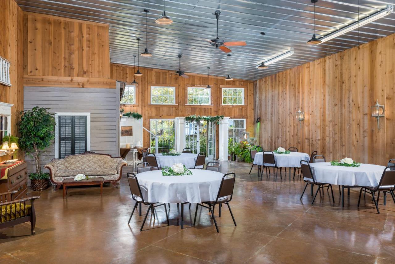 Maison D'Memoire Bed & Breakfast Cottages Rayne 외부 사진