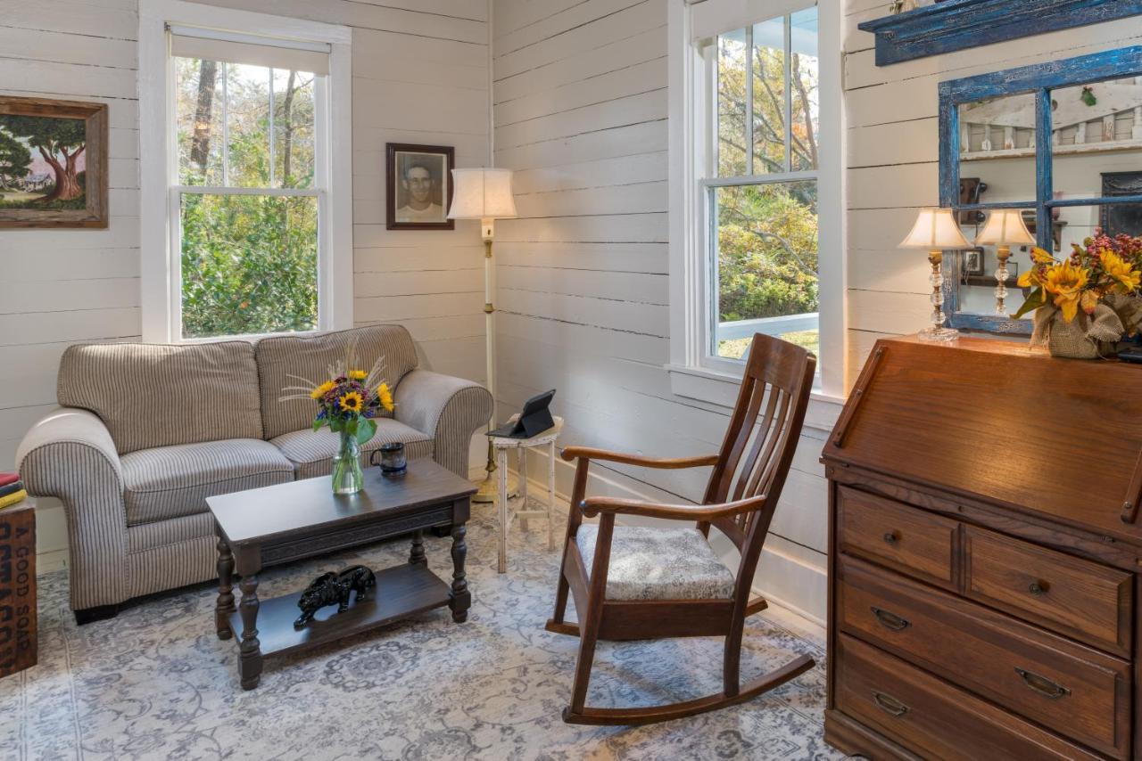 Maison D'Memoire Bed & Breakfast Cottages Rayne 외부 사진